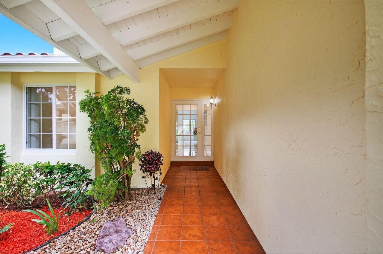 6105 Via Laguna Ln - Photo 7 of 50