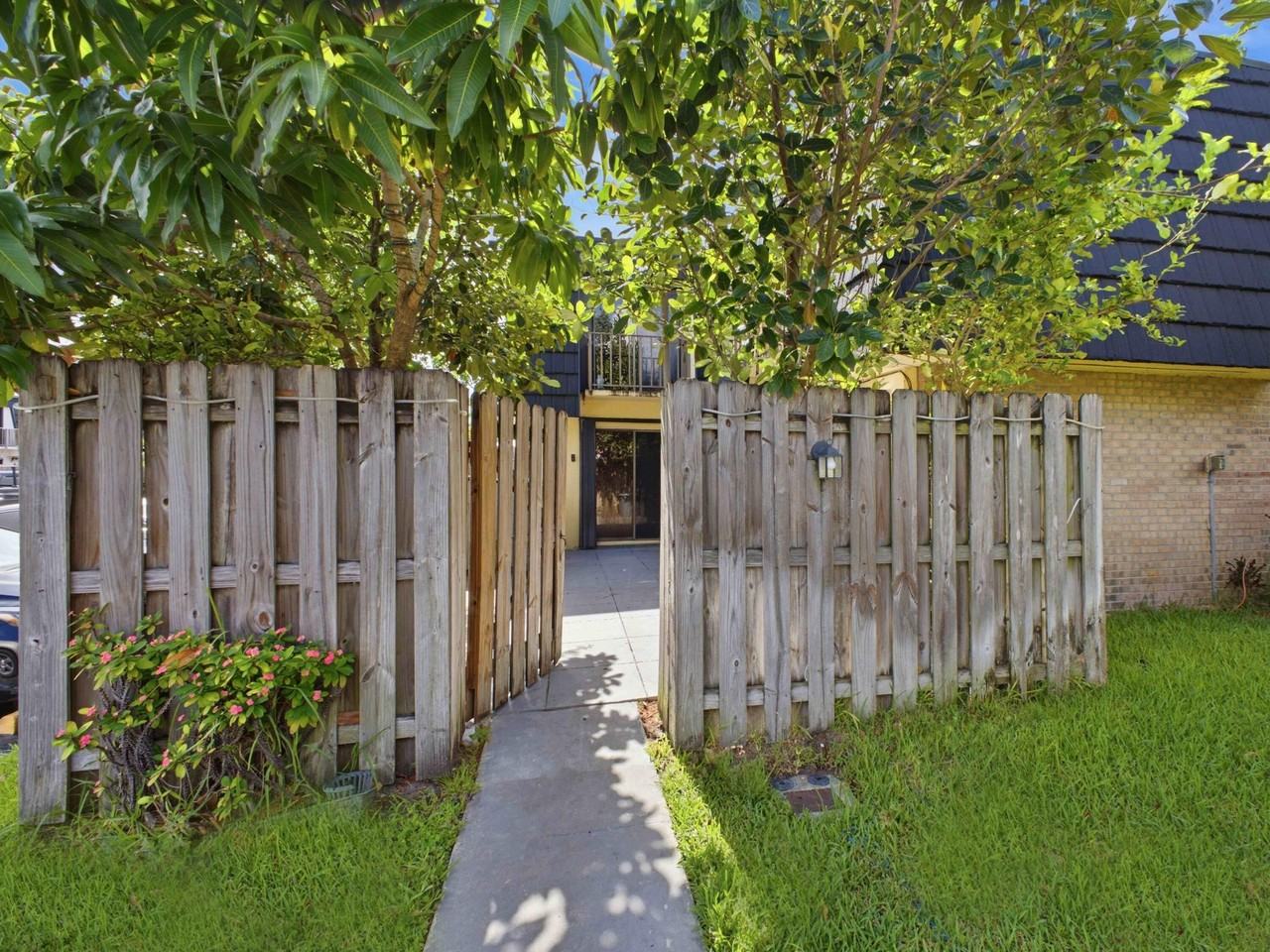 105 Woodland Rd - Photo 3 of 44