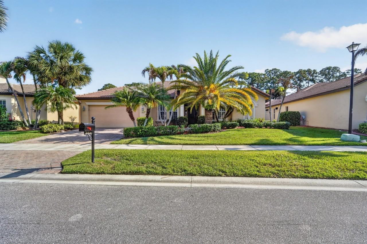 854 Sw Saint Tropez Ct - Photo 2 of 30