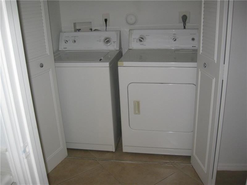 2647 Nw 33rd St #2305 - Photo 4 of 7