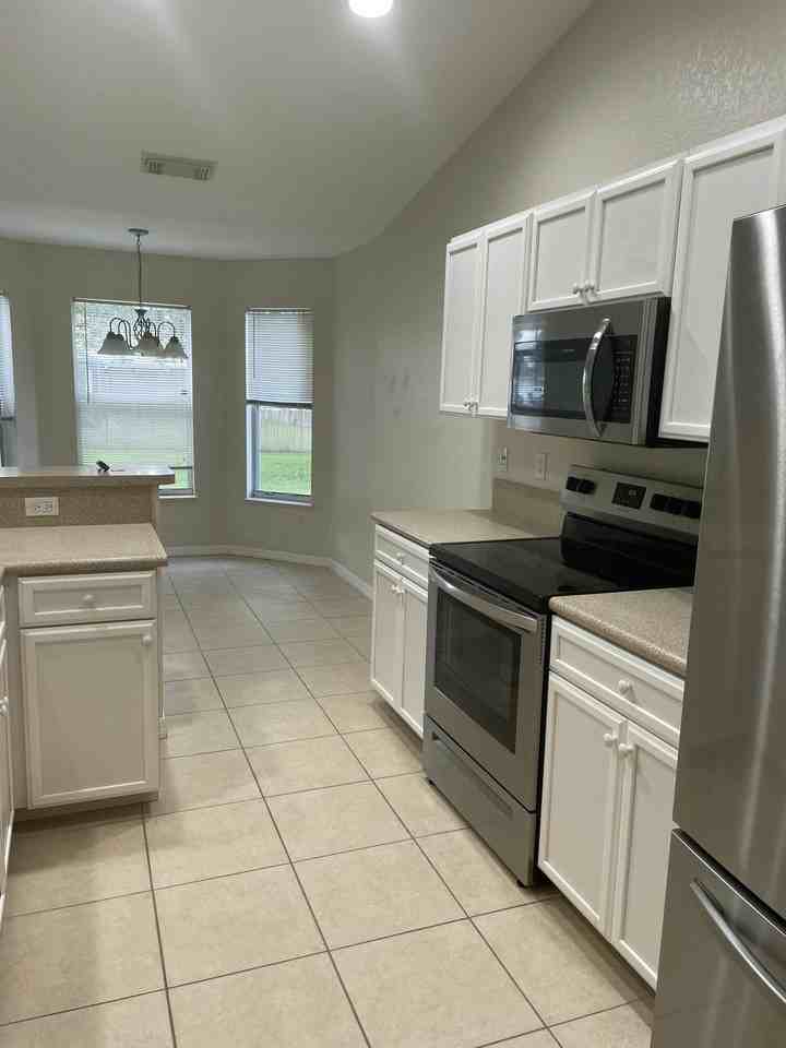 435 Sw Lakota Ave - Photo 3 of 11