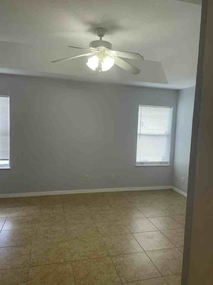435 Sw Lakota Ave - Photo 5 of 11