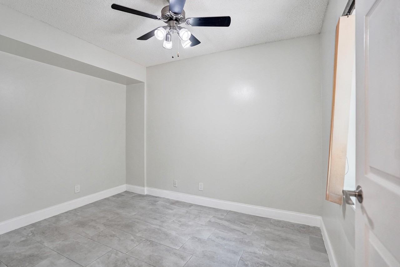 4260 Village Dr #D - Photo 6 of 31