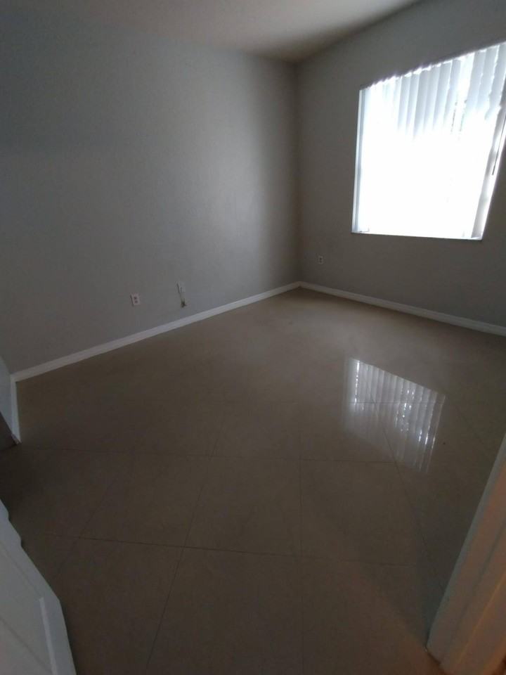 2307 Belmont Ln #2307 - Photo 4 of 13
