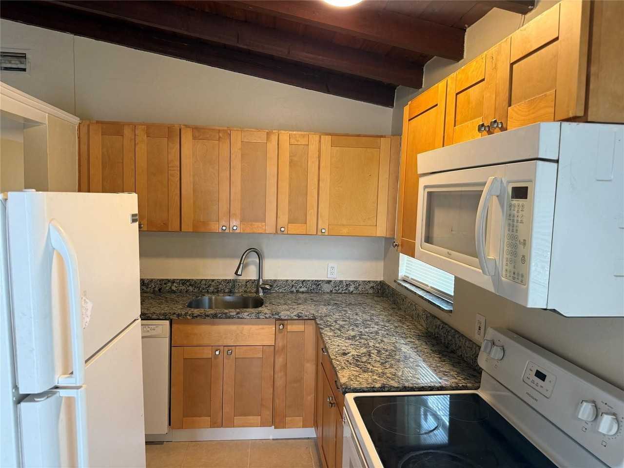 605 Sw 22nd Ave - Photo 4 of 16