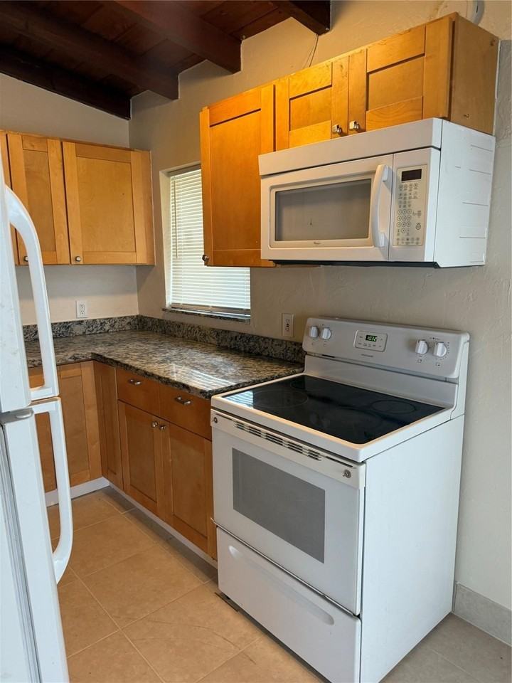 605 Sw 22nd Ave - Photo 5 of 16