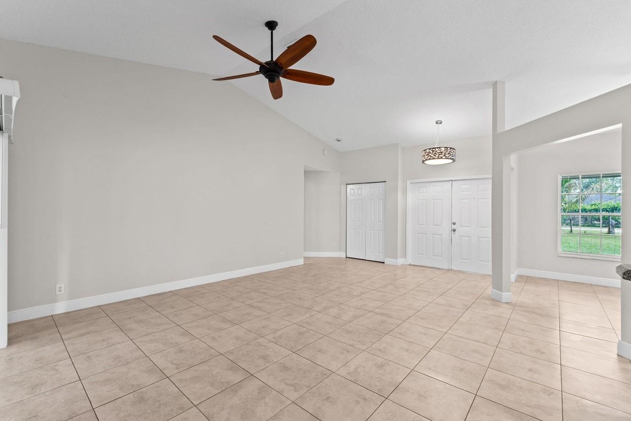 16628 Valencia Blvd - Photo 5 of 40