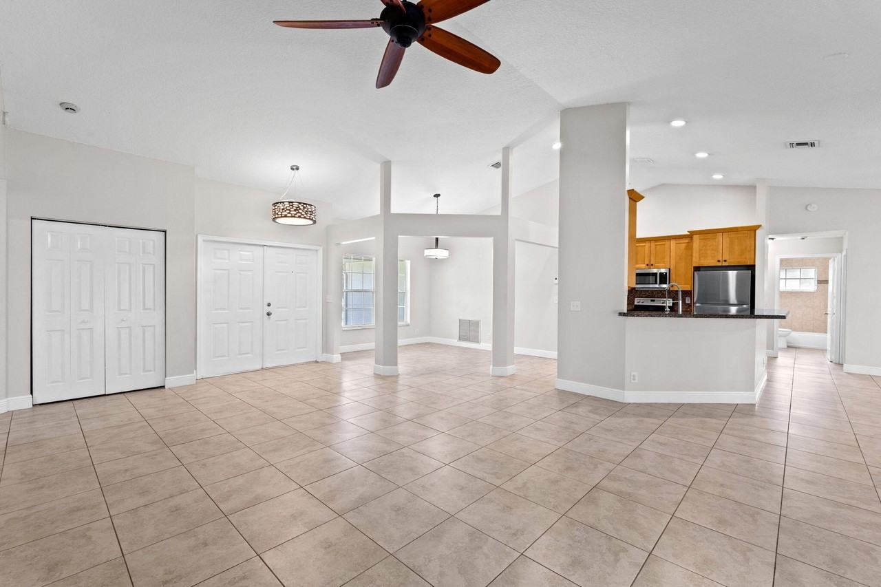 16628 Valencia Blvd - Photo 6 of 40