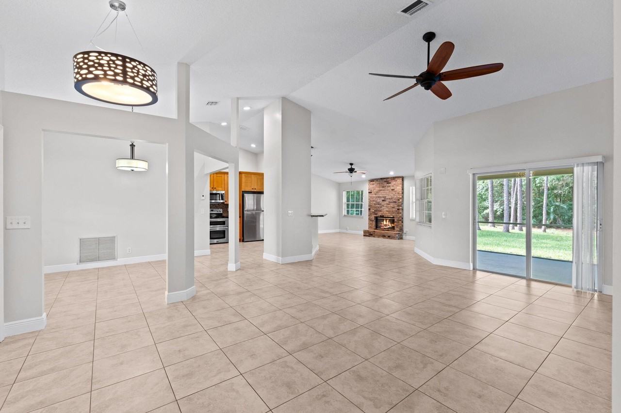 16628 Valencia Blvd - Photo 7 of 40