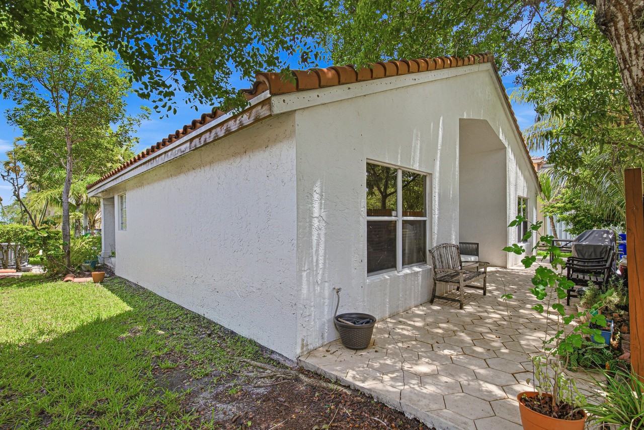 2036 Nw 183rd Cir