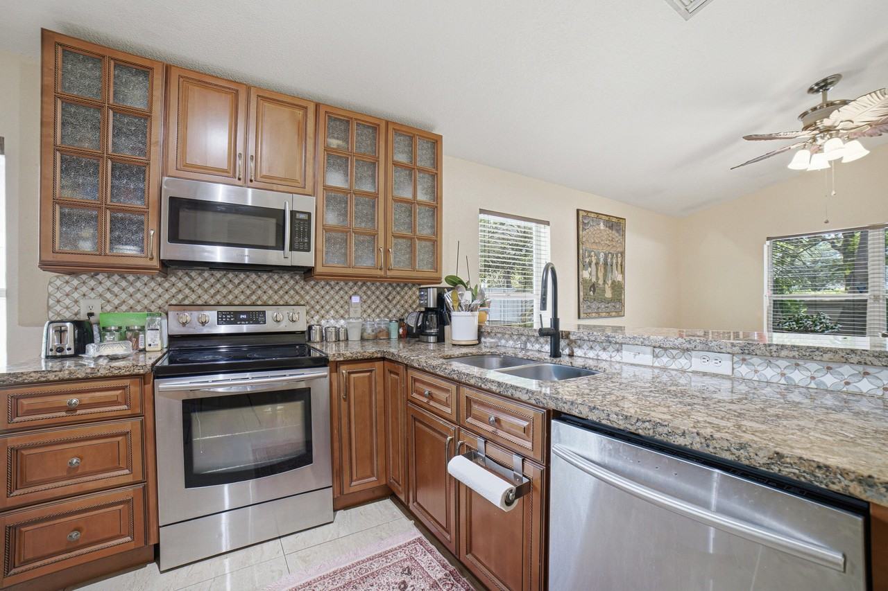 2036 Nw 183rd Cir - Photo 6 of 31