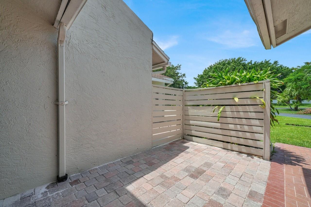 6371 Toulon Dr - Photo 2 of 32