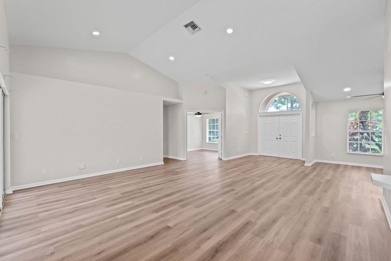17104 76th St N - Photo 6 of 44