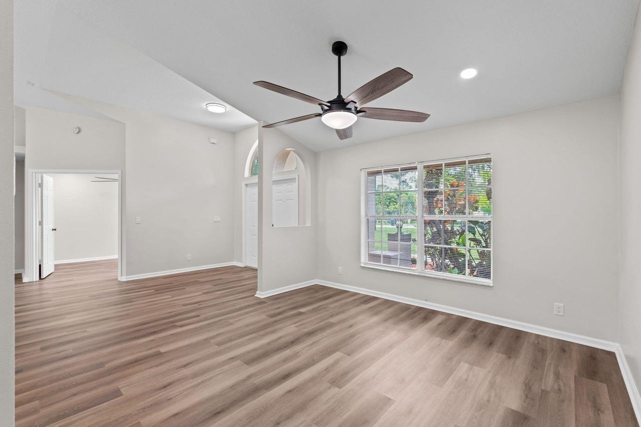 17104 76th St N - Photo 7 of 44