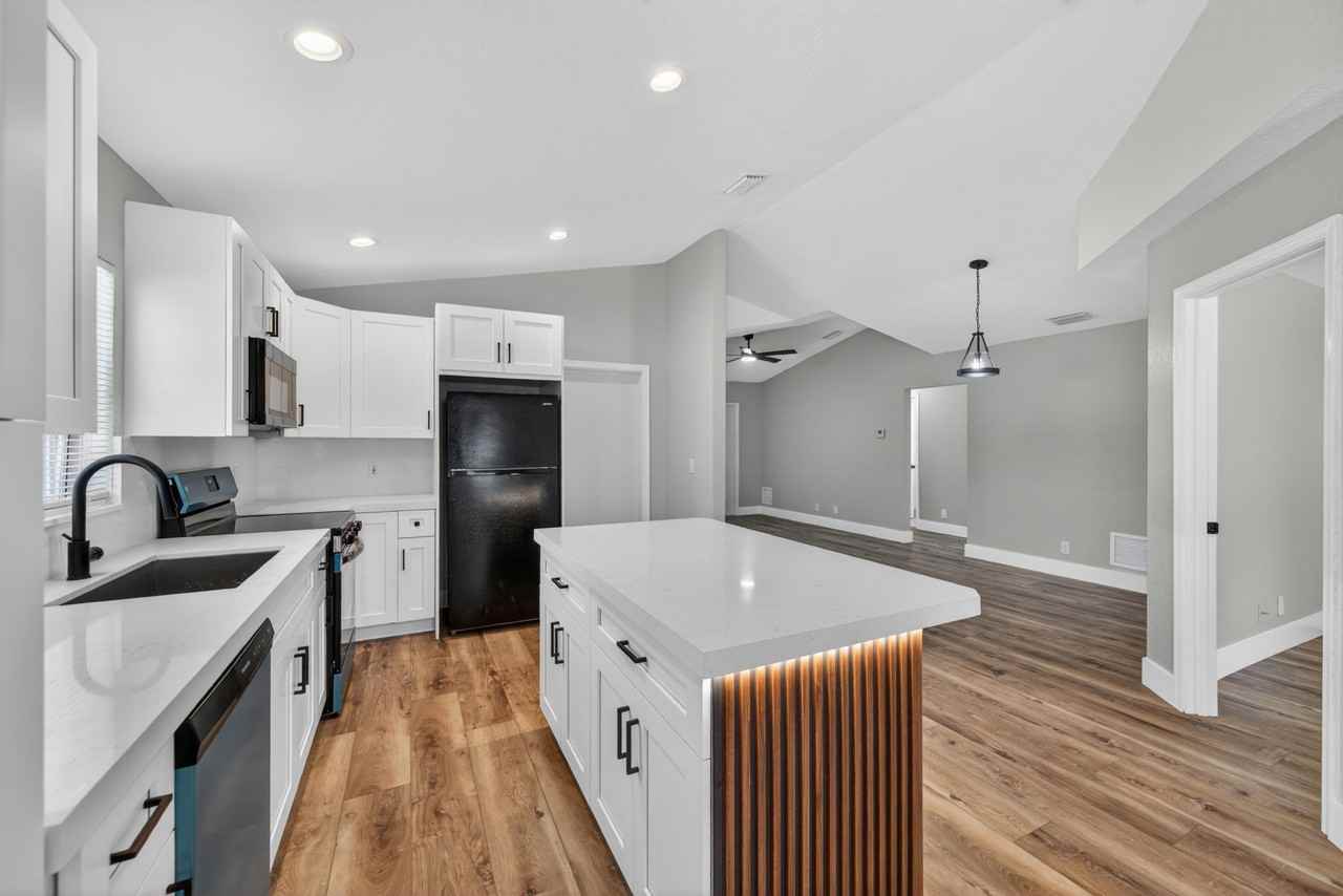 351 Nw 8th Ave - Photo 5 of 34
