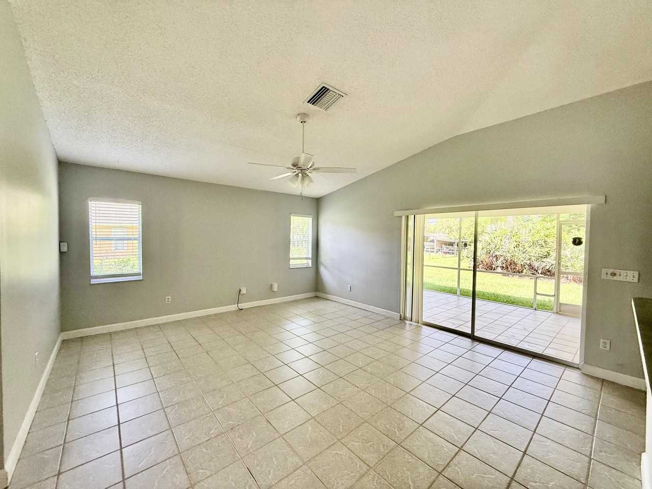 5707 Silver Oak Dr - Photo 5 of 28