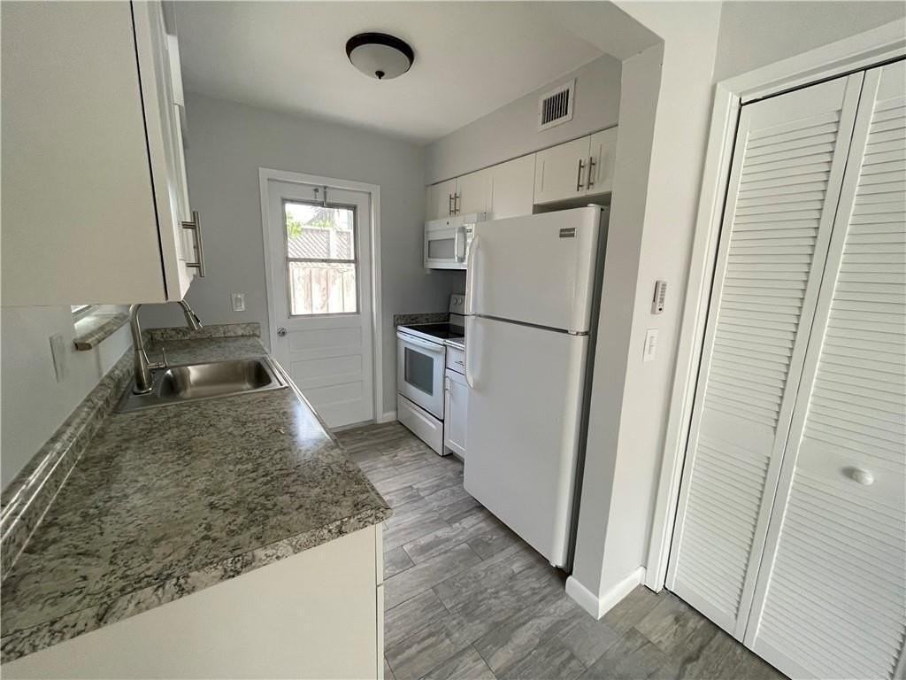 616 Ne 11th Ave - Photo 4 of 17