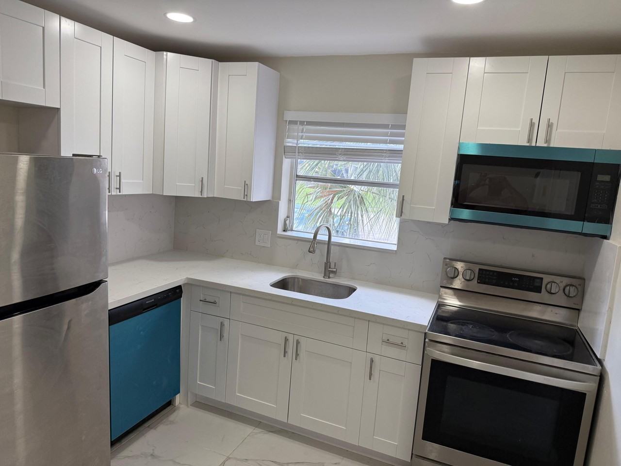 841 Nw 39th St #1-4 - Photo 4 of 4