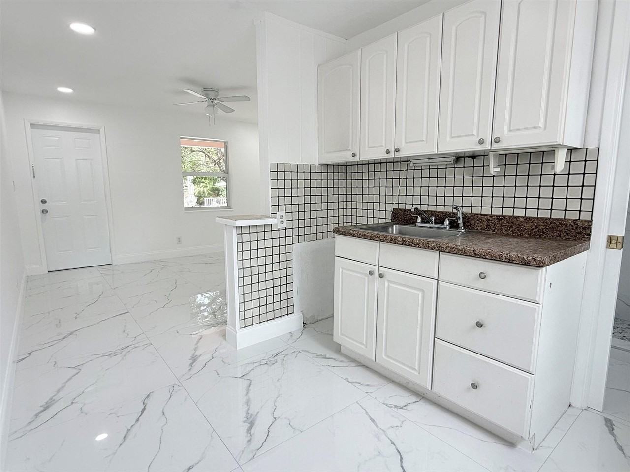 1850 Rodman St - Photo 3 of 12