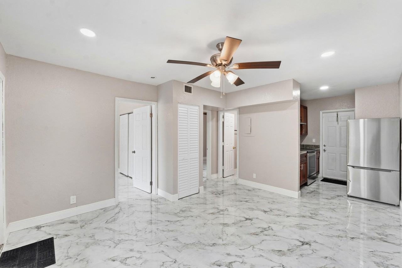 166 Sw 3rd St #AD - Photo 5 of 20
