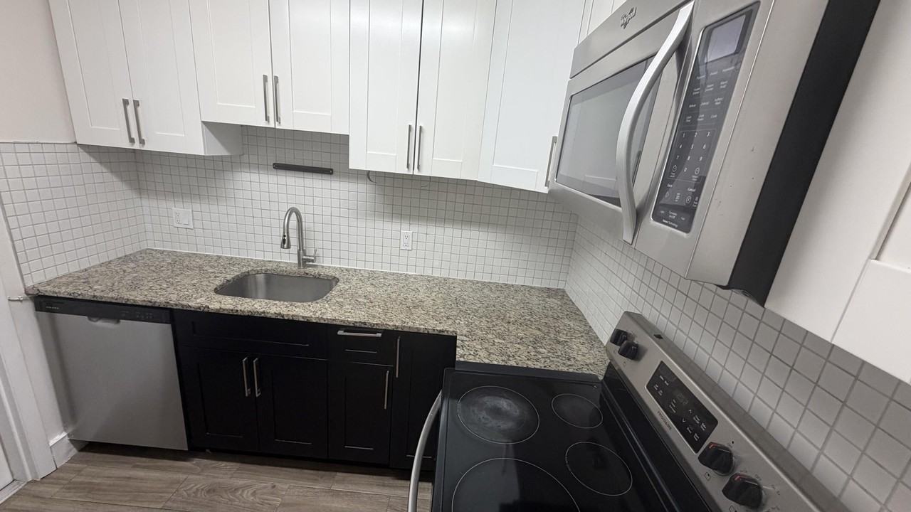 4061 Nw 9th Ave #204 - Photo 5 of 20