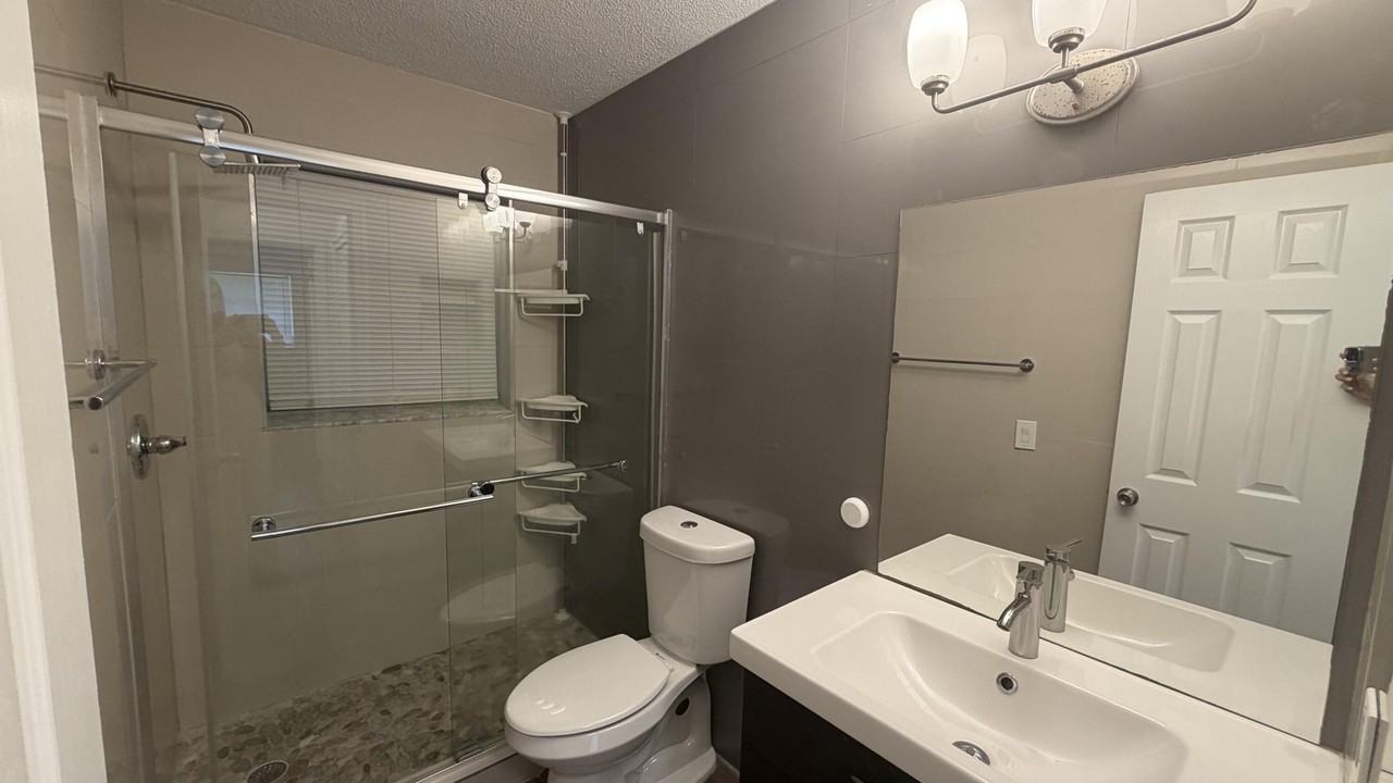4061 Nw 9th Ave #204 - Photo 6 of 20