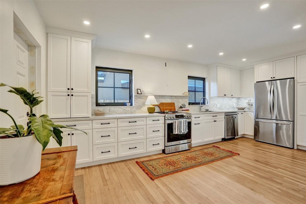 807 Sw 18th St - Photo 2 of 50
