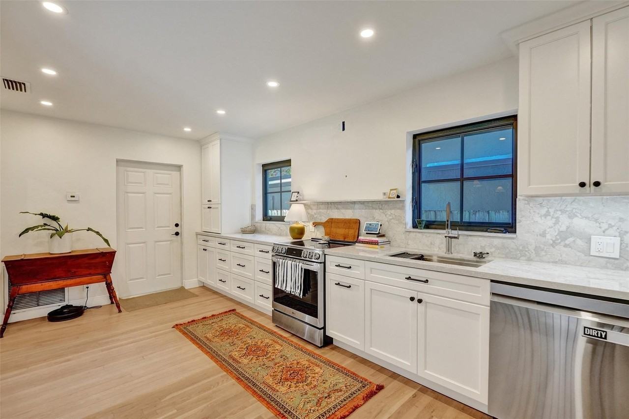 807 Sw 18th St - Photo 4 of 50