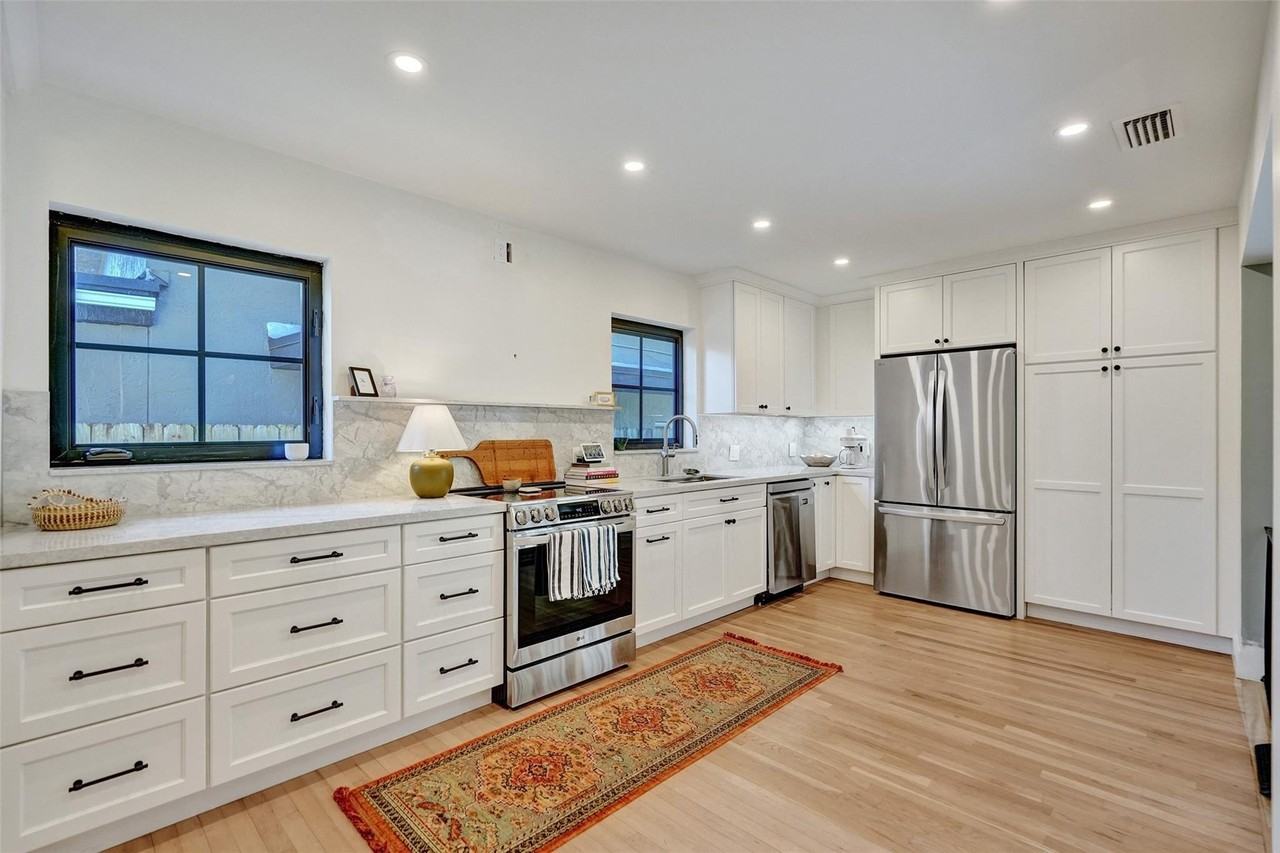 807 Sw 18th St - Photo 5 of 50