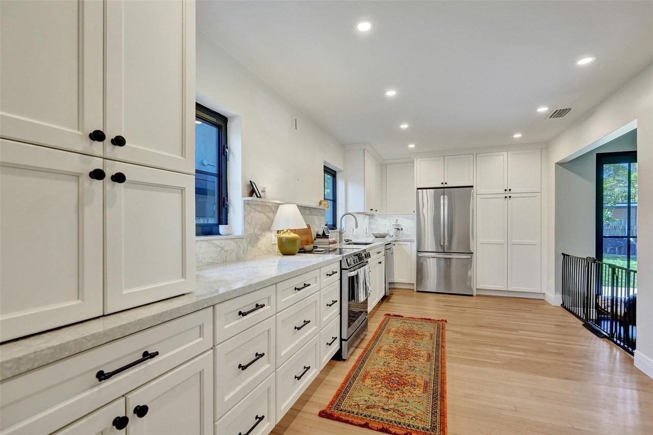 807 Sw 18th St - Photo 7 of 50