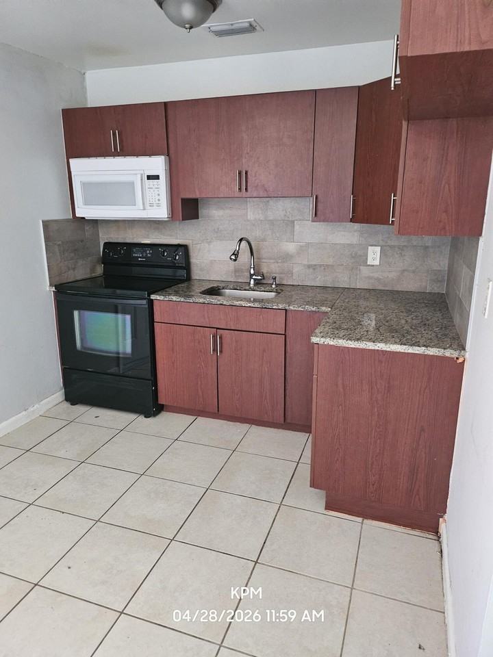 1016 Mcintosh St - Photo 5 of 11