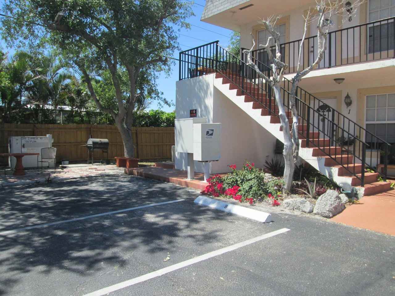 405 N Cypress Dr #8 - Photo 4 of 14