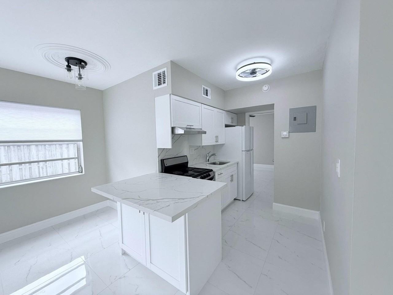 2725 Middle River Dr #7 - Photo 4 of 6
