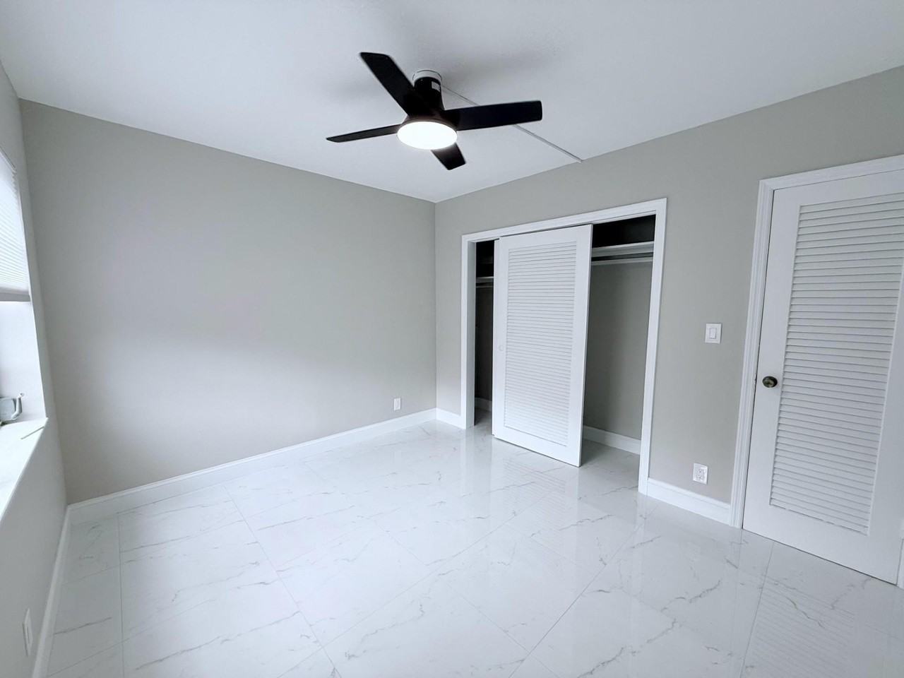 2725 Middle River Dr #7 - Photo 5 of 6