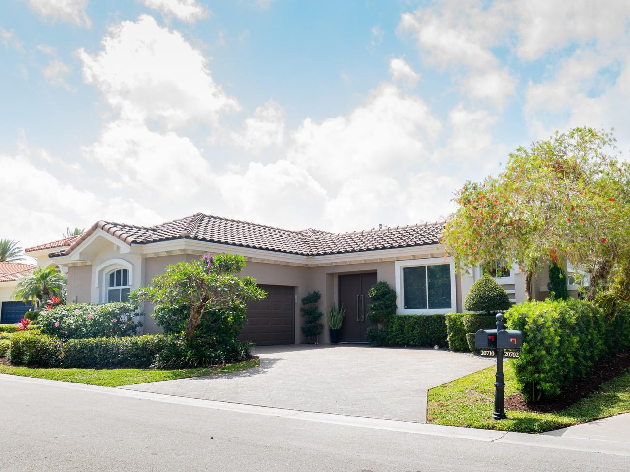 20710 Nw 29th Ave - Photo 2 of 50