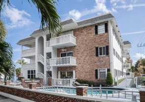 424 N Riverside Dr - Photo 1 of 1