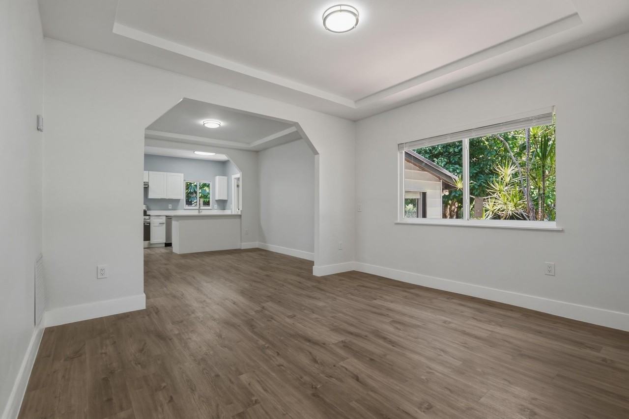 12980 Ne 10th Ave - Photo 6 of 30