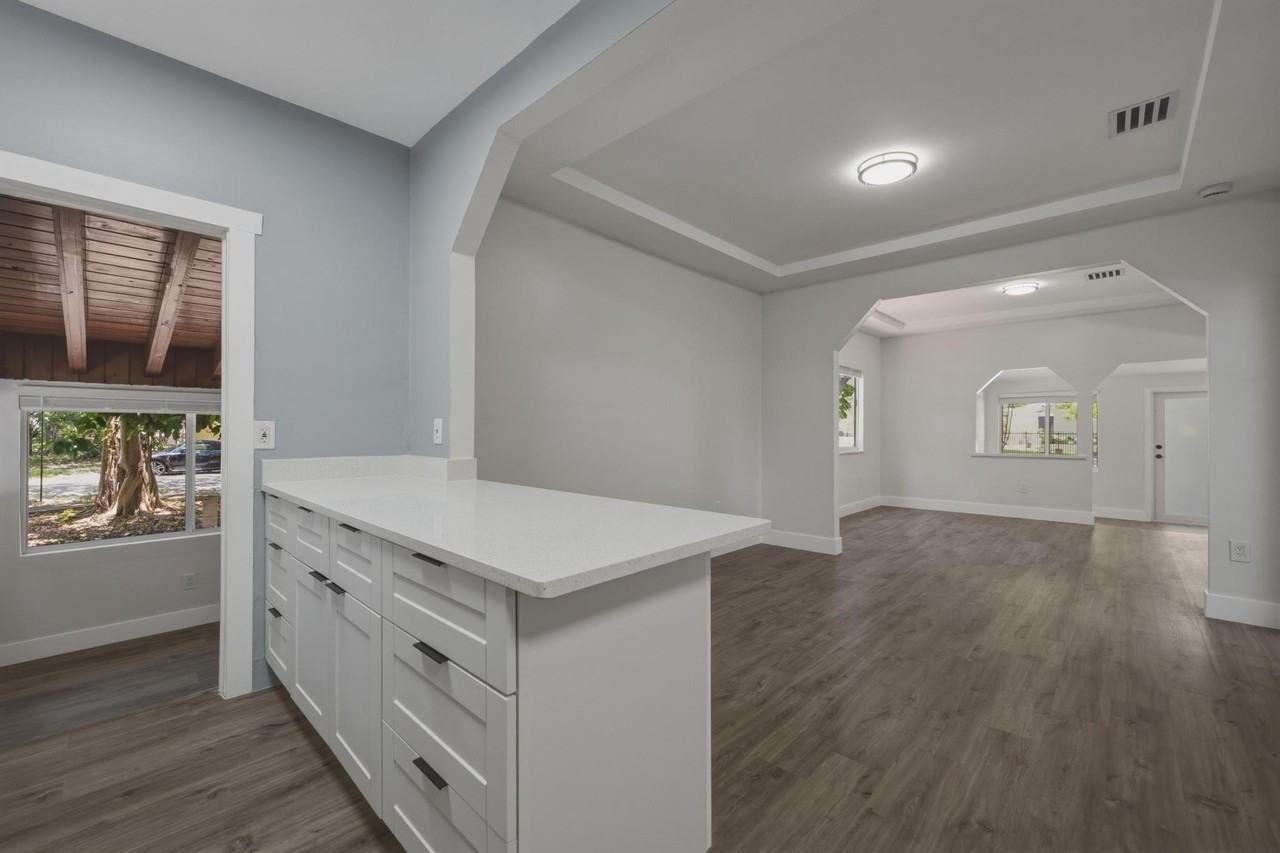 12980 Ne 10th Ave - Photo 7 of 30