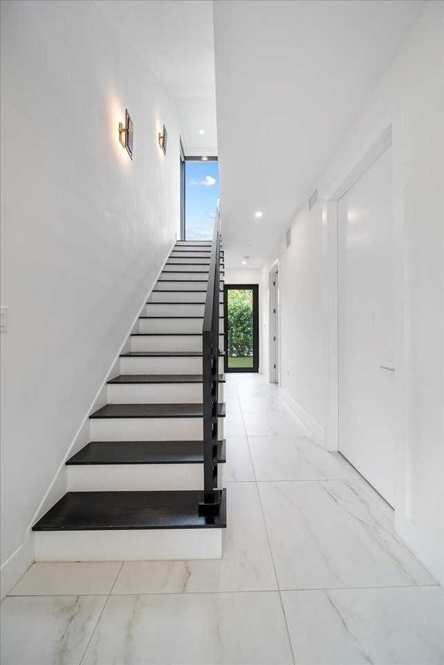 1052 N Victoria Park Rd - Photo 4 of 25