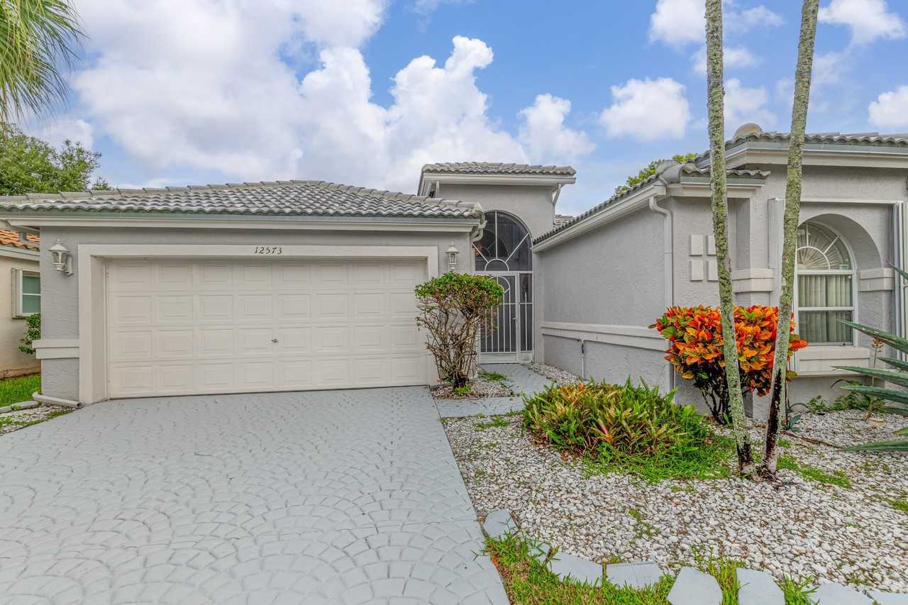 12573 Coral Lakes Dr - Photo 3 of 46
