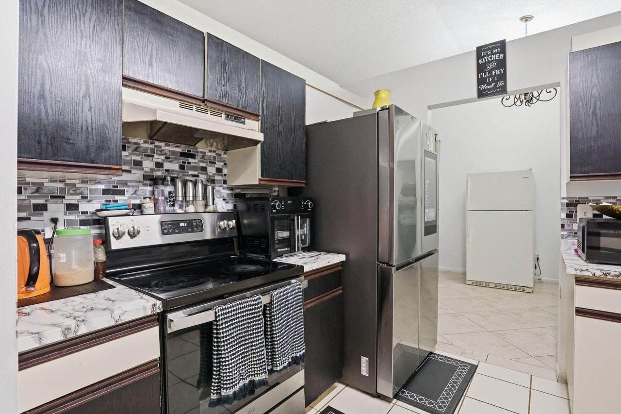 2171 Nw 76th Ave - Photo 7 of 26