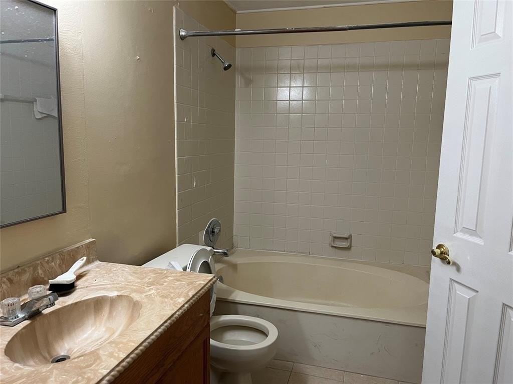 1821 Racquet Ct #1821 - Photo 4 of 5