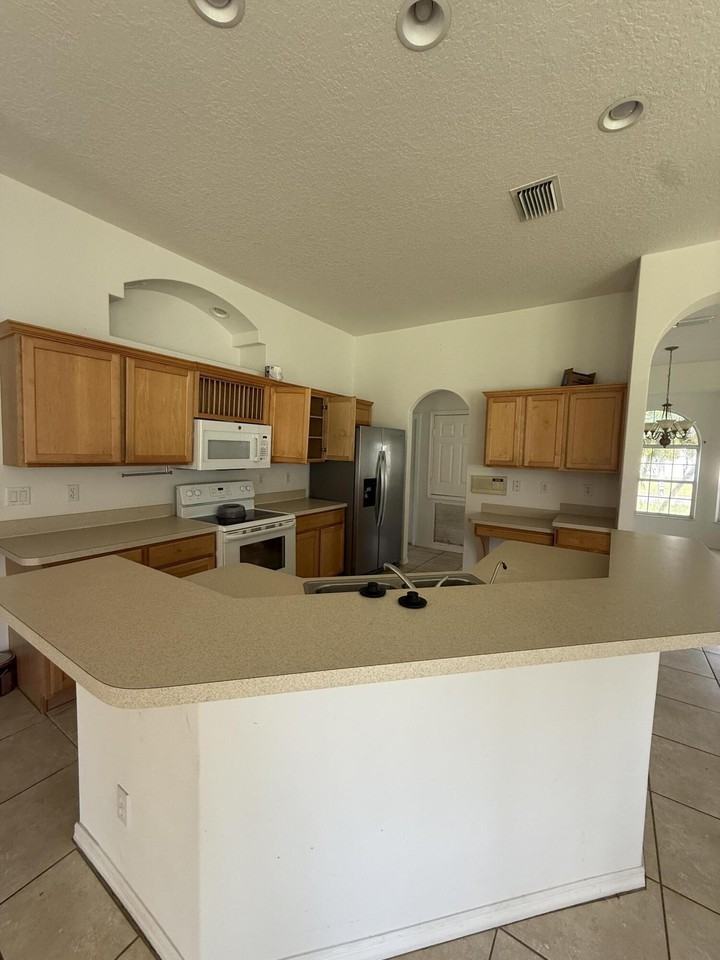 3419 Sw Galeti St - Photo 4 of 15