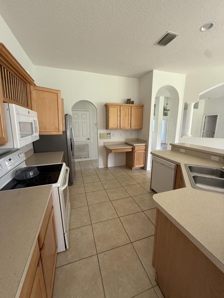 3419 Sw Galeti St - Photo 5 of 15