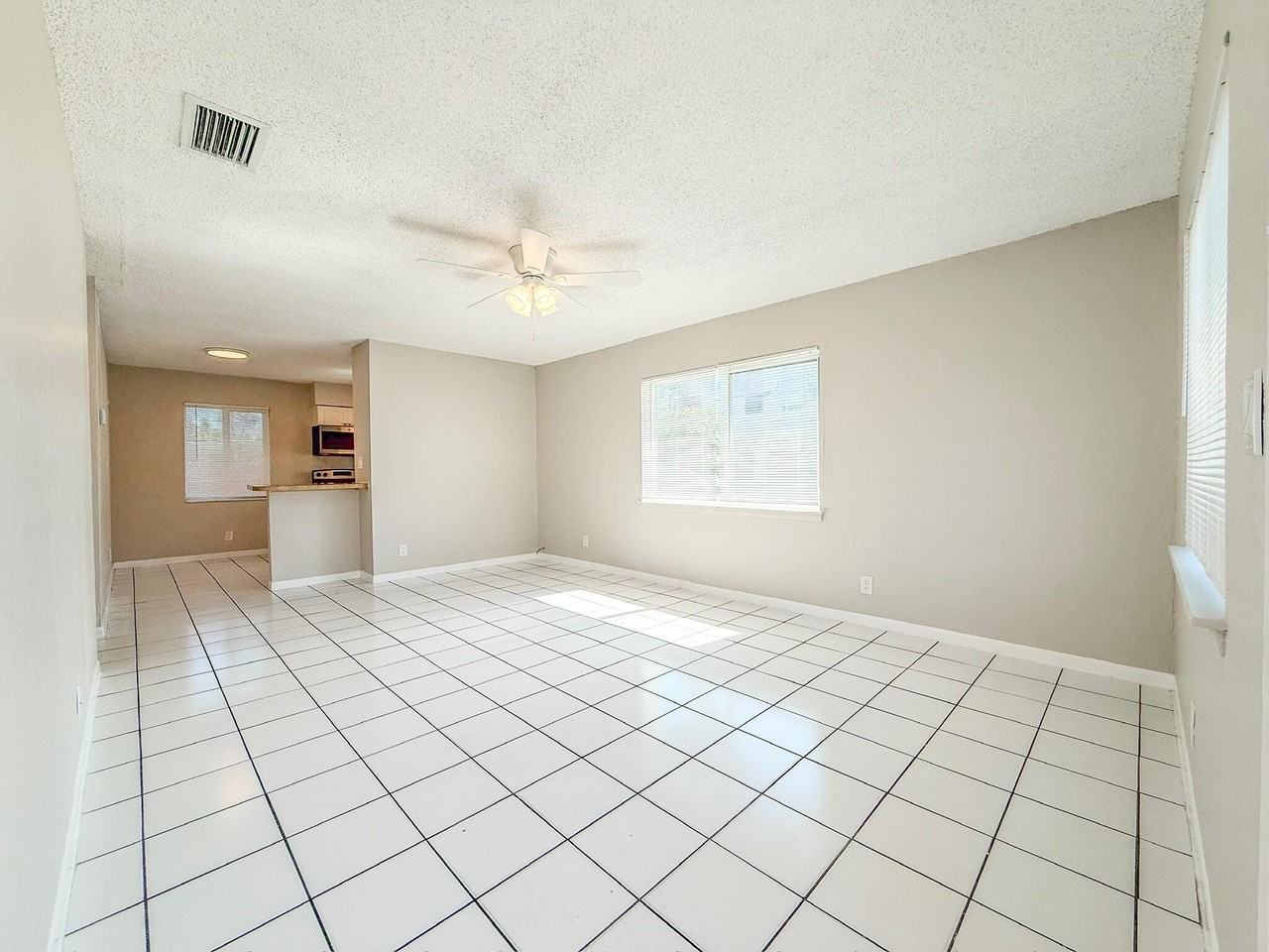 1025 Ne 17th Ave #1 - Photo 2 of 18