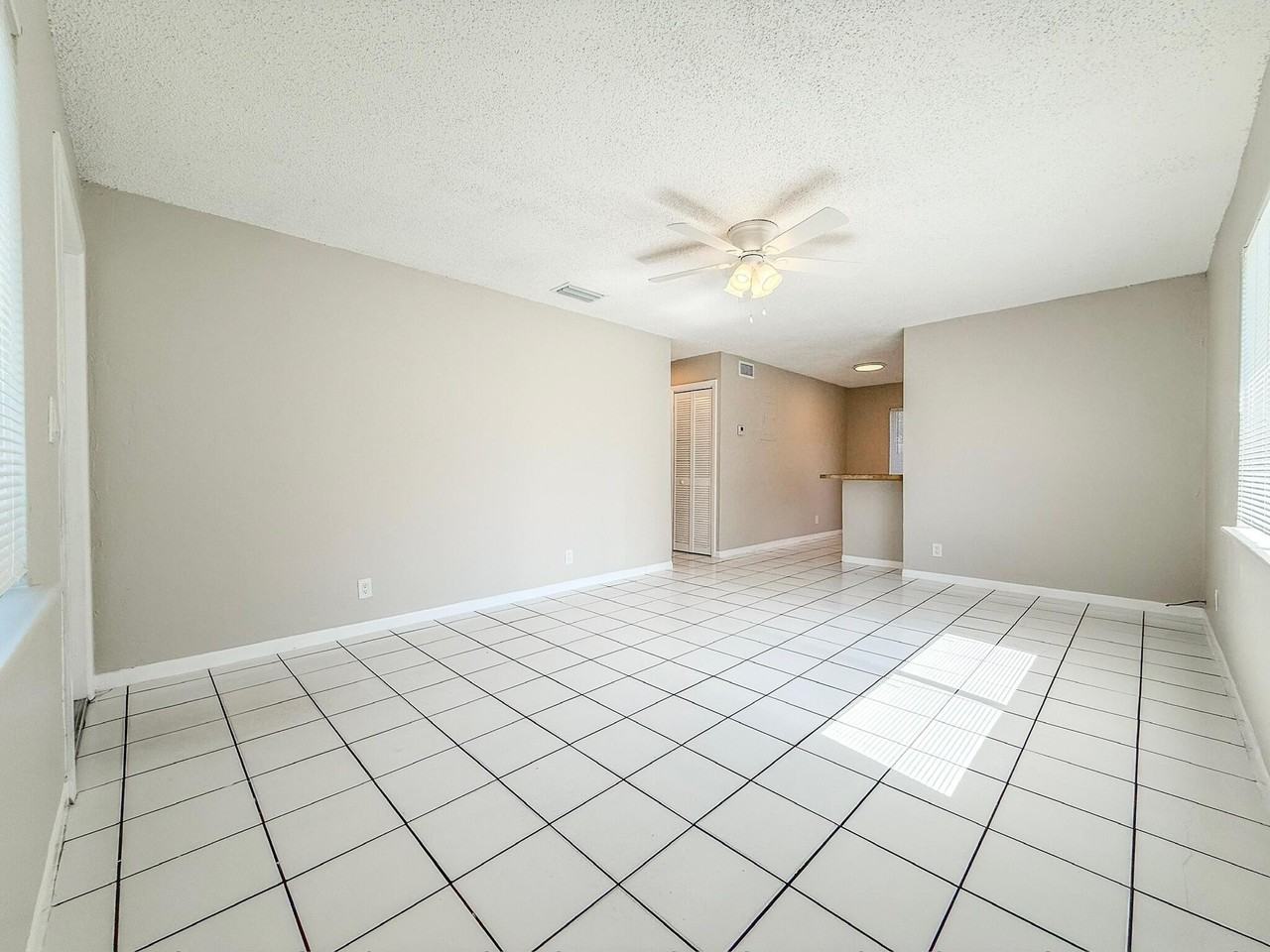 1025 Ne 17th Ave #1 - Photo 3 of 18