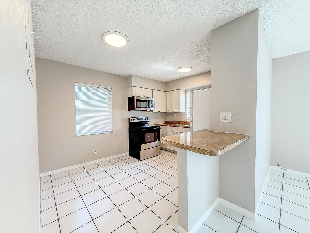 1025 Ne 17th Ave #1 - Photo 4 of 18