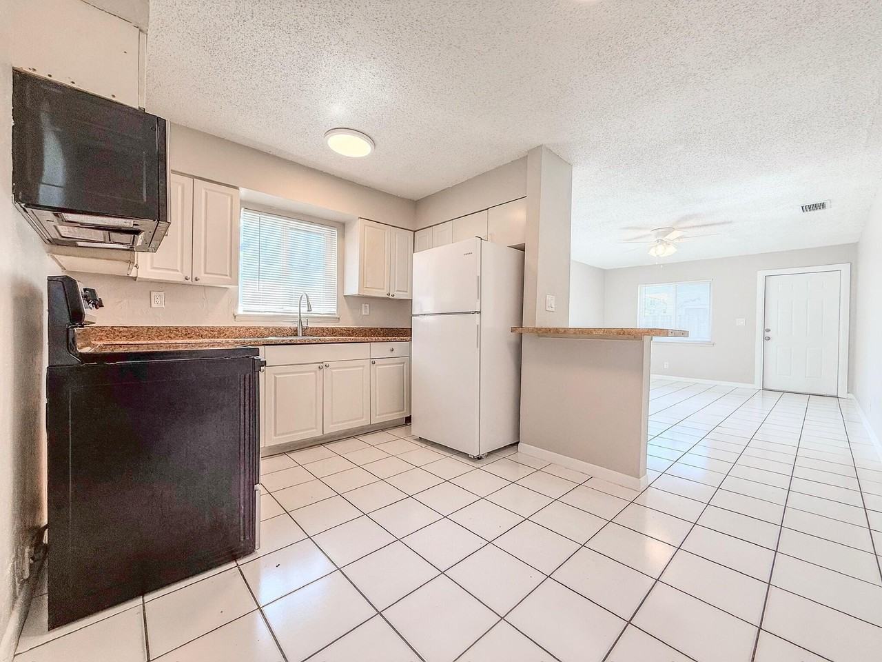 1025 Ne 17th Ave #1 - Photo 5 of 18