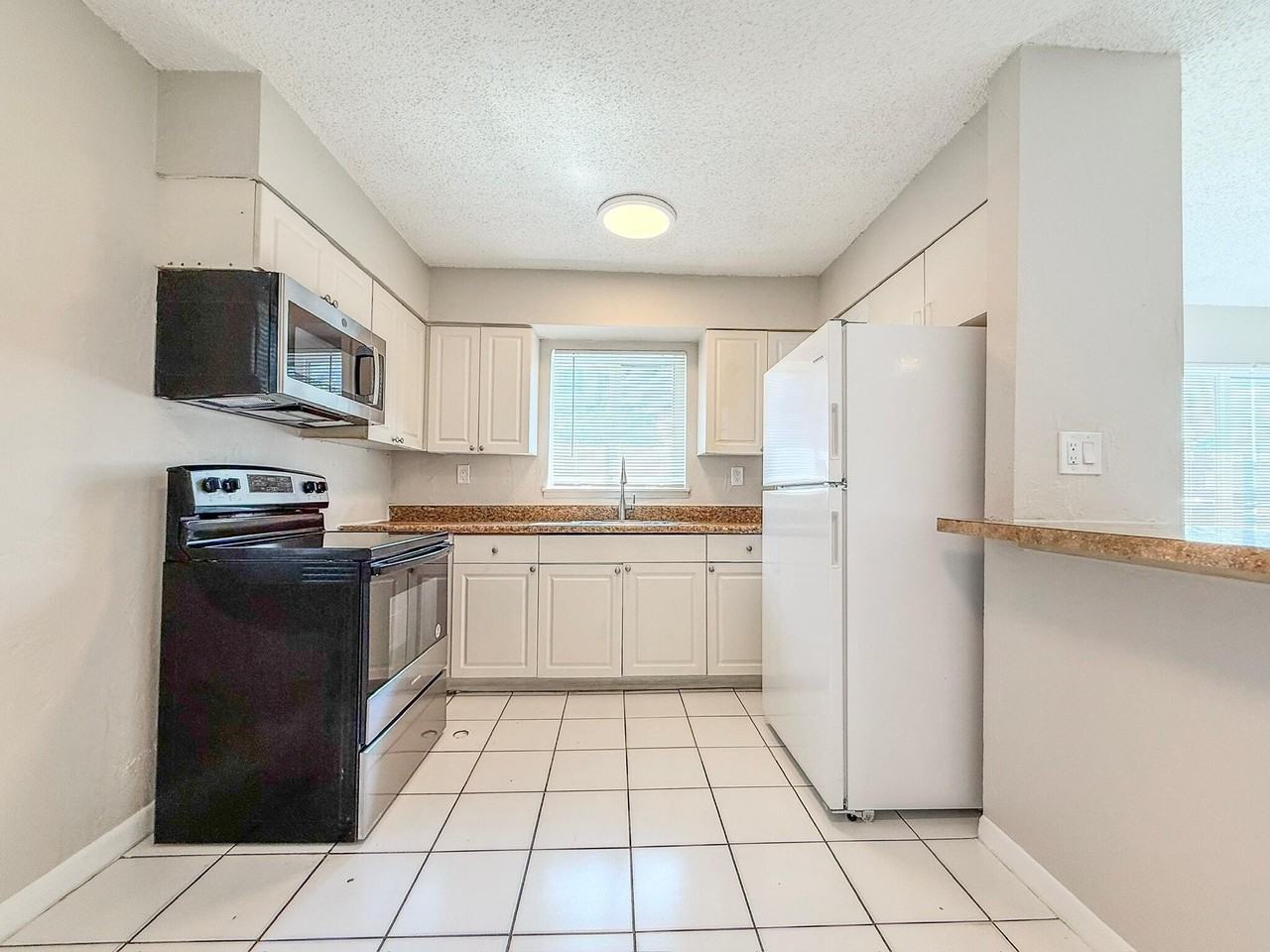 1025 Ne 17th Ave #1 - Photo 6 of 18