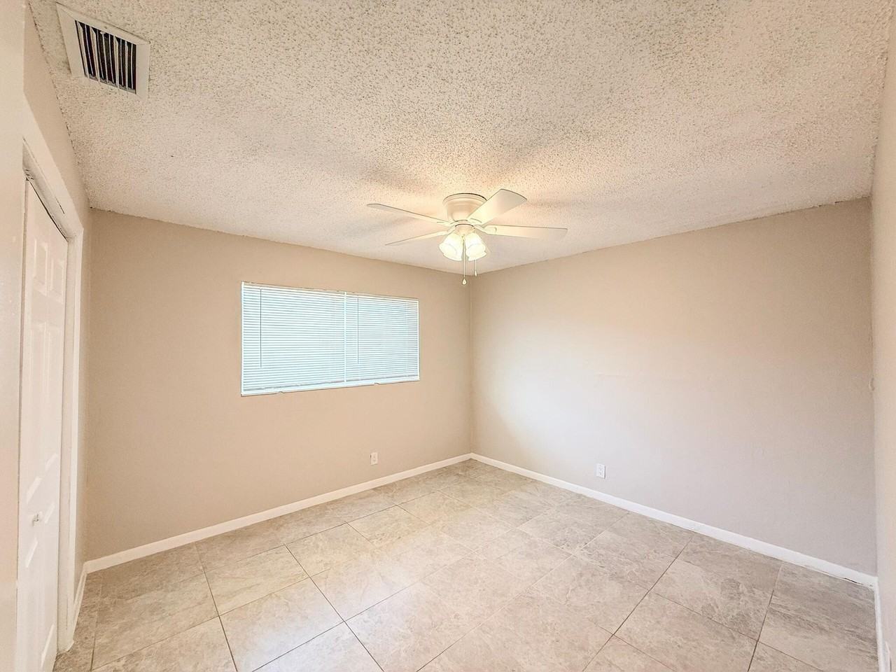 1025 Ne 17th Ave #1 - Photo 7 of 18
